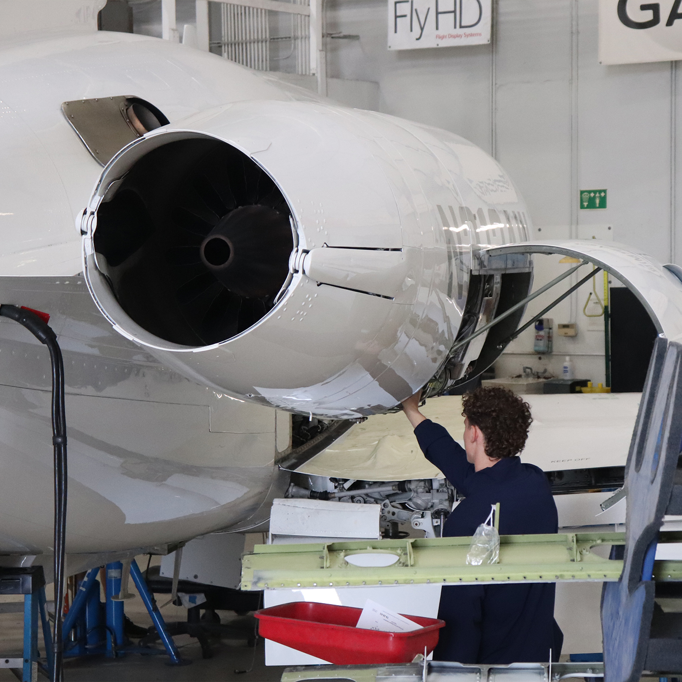 Hawker 4